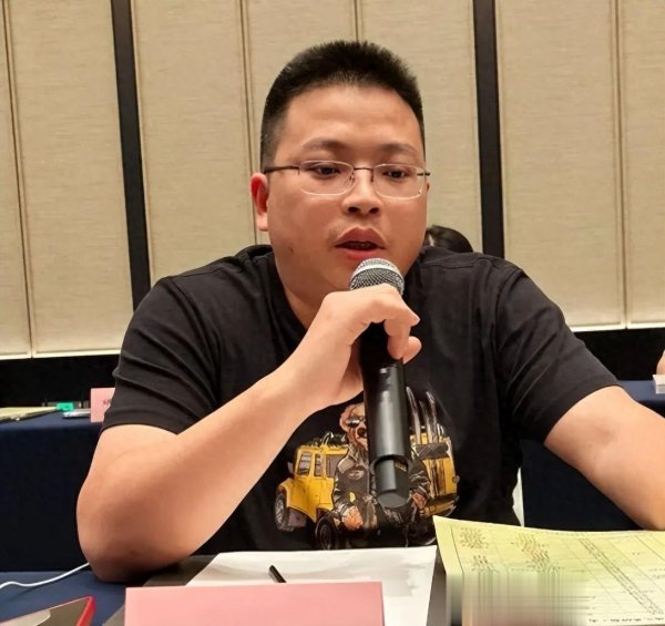致富配资 2万做到8000万, 又亏回到3万! 期货能赚钱的都不是“正常人”!